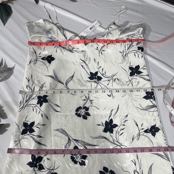 NWT $350 Alice + Olivia [ Medium ]‎ Bess Floral Jacquard Ruffle Slip Dress - Picture 5 of 13